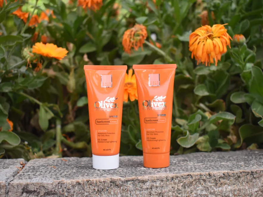 نقد و بررسی کرم ضد آفتاب سی سی رنگی پوست چرب الیوکس SPF60 حجم 50 میلی لیتر
