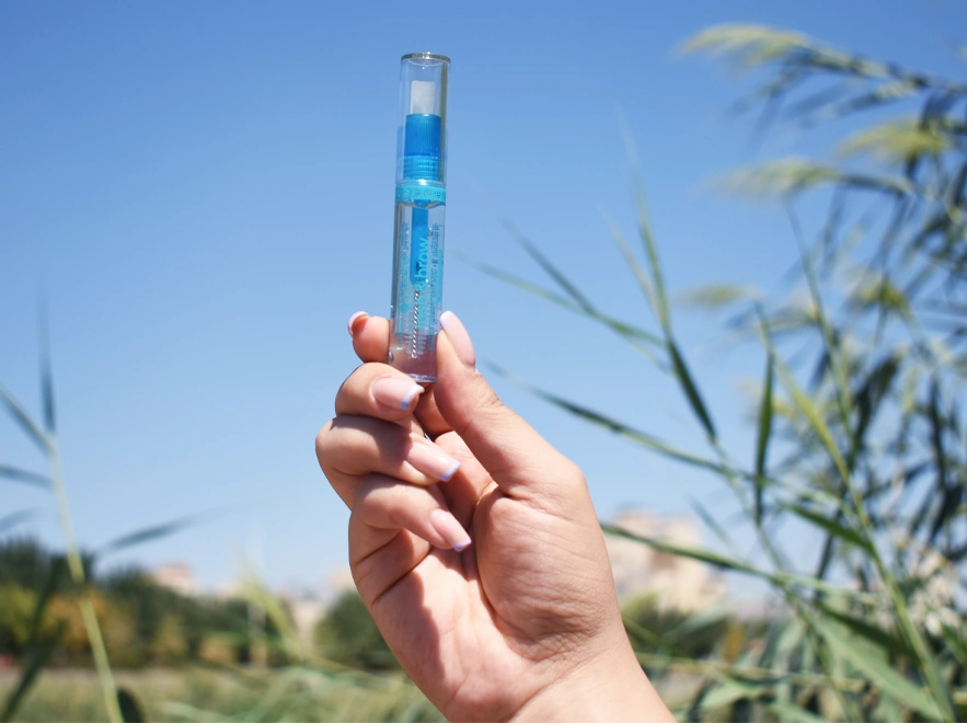 نقد و بررسی ژل تثبیت کننده ابرو و مژه اسنس