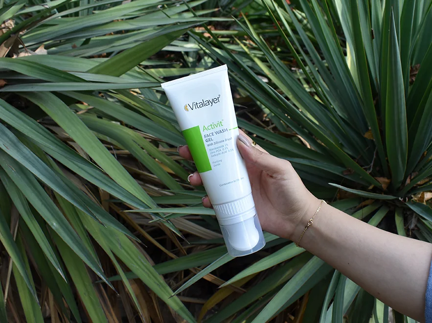 نقد ژل شستشوی صورت پوست های مختلط و چرب اکتی ویت ویتالیر حجم 200 میلی لیتر