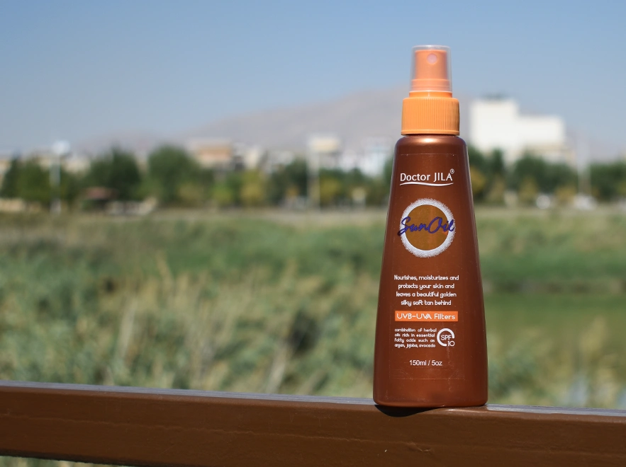 نقد و بررسی اسپری روغن آفتاب دکتر ژیلا SPF10