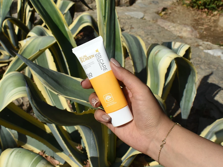 نقد و بررسی کرم ضد آفتاب بی رنگ انواع پوست سیلکر SPF30 حجم 50 میلی لیتر