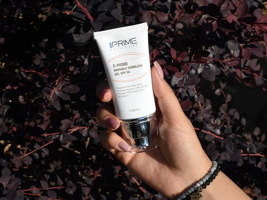 نقد و بررسی ژل ضد آفتاب بی رنگ ویتامین سی پرایم SPF50 حجم 40 میلی لیتر