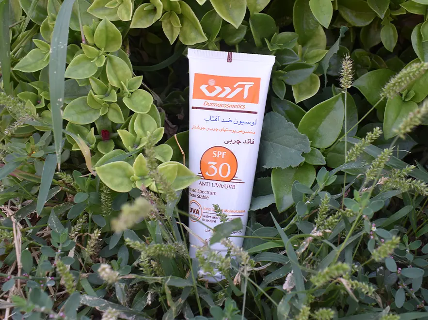 نقد و بررسی لوسیون ضد آفتاب پوست چرب و جوش دار آردن SPF30 حجم 75 میلی لیتر