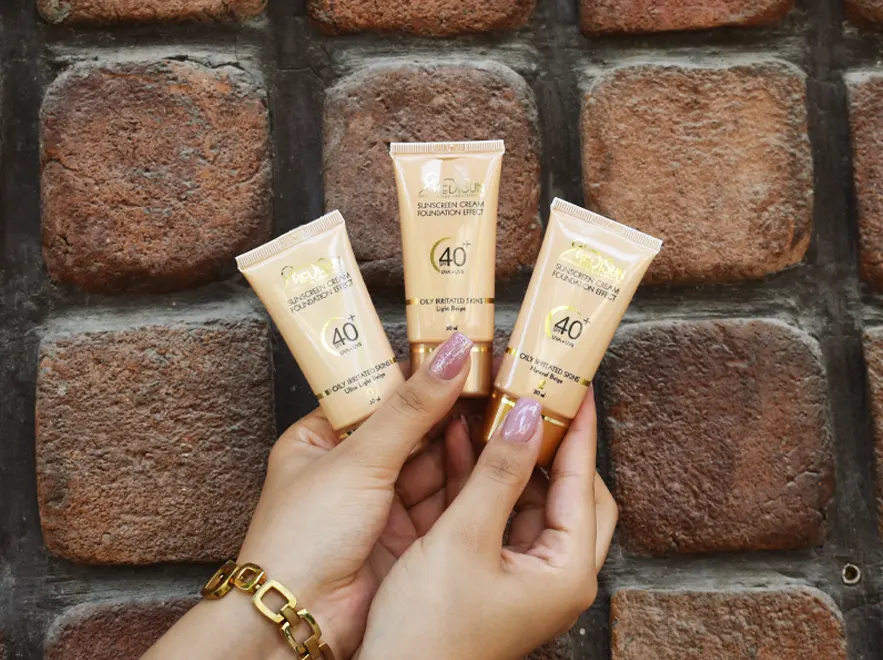 نقد و بررسی کرم ضد آفتاب بژ طبیعی پوست های چرب و حساس مدیسان SPF40 حجم 30 میلی لیتر
