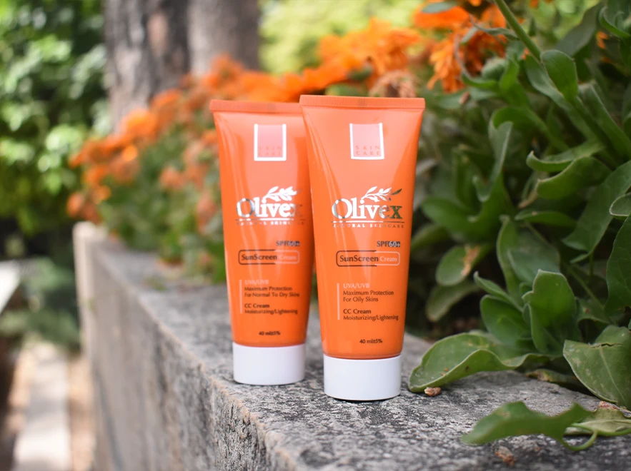 نقد کرم ضد آفتاب سی سی بی رنگ پوست چرب الیوکس SPF60 حجم 50 میلی لیتر