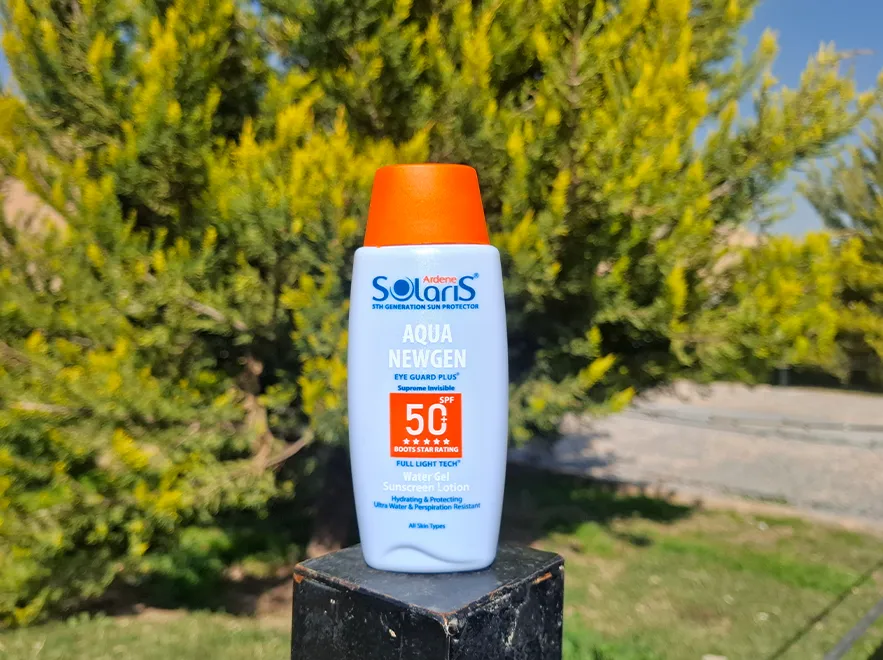 بررسی ترکیبات لوسیون ضد آفتاب بی رنگ فاقد چربی آکوا نیوژن آردن سولاریس SPF50 حجم 100 میلی لیتر