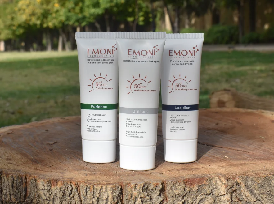 بررسی ترکیبات فلوئید ضد آفتاب بی رنگ پوست های چرب و مستعد آکنه امونی SPF50 حجم 50 میلی لیتر