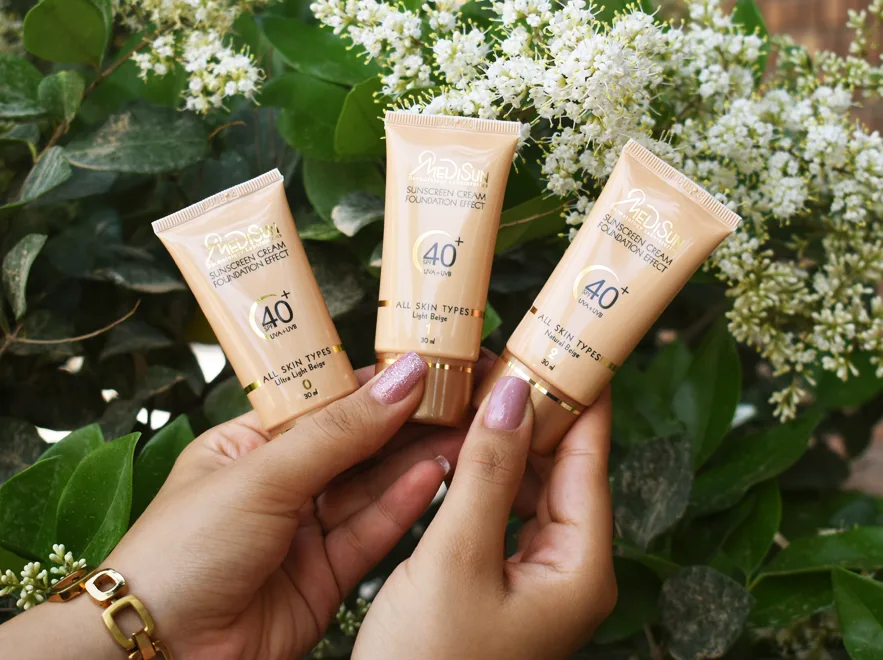 نقد و بررسی کرم ضد آفتاب بژ روشن انواع پوست مدیسان SPF40 حجم 30 میلی لیتر