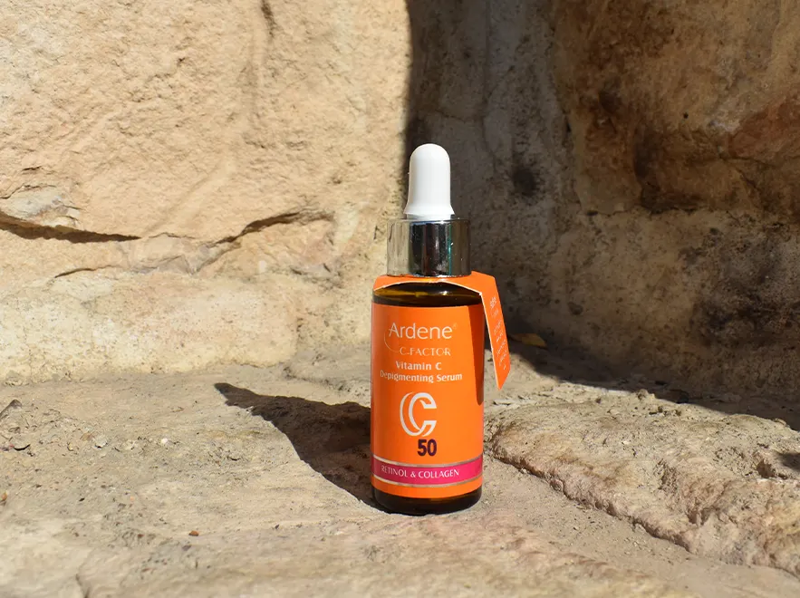 نقد و بررسی سرم روشن کننده و ضد لک ویتامین سی C50 آردن سی فکتور وزن 30 گرم