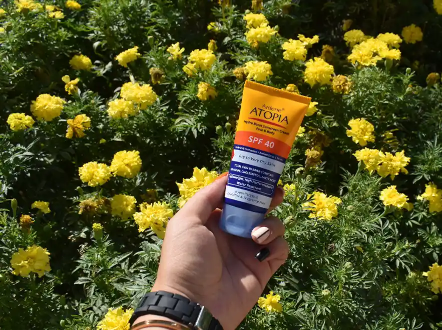 نقد و بررسی کرم ضد آفتاب بی رنگ پوست های خشک و خیلی خشک آردن آتوپیا SPF40 وزن 50 گرم