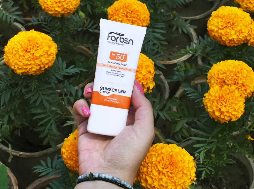 بررسی ترکیبات کرم ضد آفتاب ضد چروک رنگی روشن فاربن SPF50 حجم 50 میلی لیتر