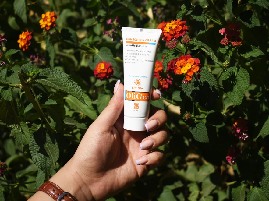 نقد کرم ضد آفتاب و ضد چروک بی رنگ پوست خشک و معمولی الی ژن SPF30 حجم 50 میلی لیتر