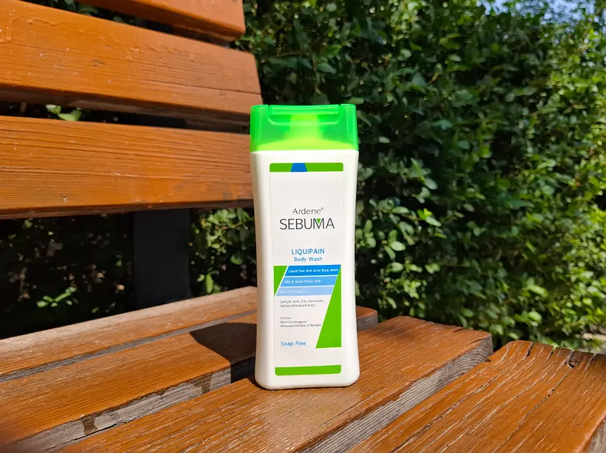 نحوه مصرف شوینده بدن پوست های چرب و دارای آکنه آردن سبوما مدل Liquipain حجم 250 میلی لیتر