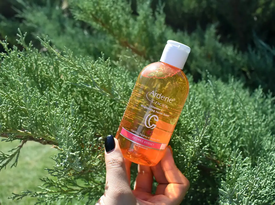 نقد و بررسی تونر پاک کننده و شفاف کننده صورت ویتامین سی آردن سی فکتور وزن 250 گرم