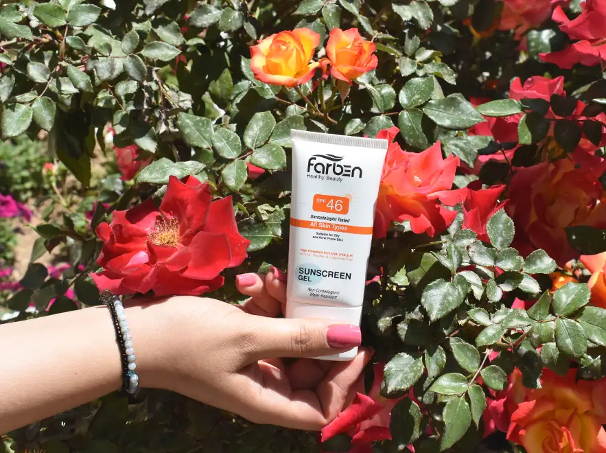 بررسی ترکیبات ژل ضد آفتاب بی رنگ انواع پوست فاربن SPF46 حجم 50 میلی لیتر